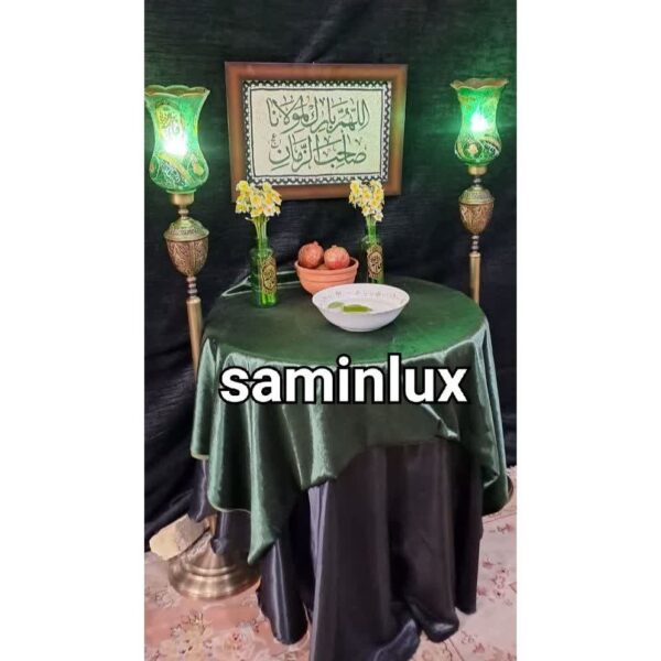 لاله شمعدان مذهبی و کنار منبری ایستاده هیئت